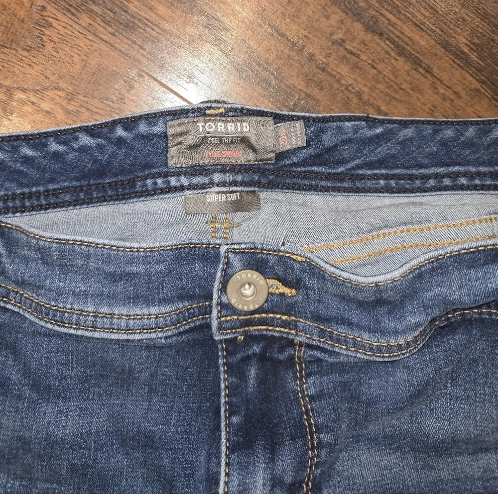 Torrid | Super Soft Luxe Skinny Feel the Fit Jeans 20S - Picture 4 of 5